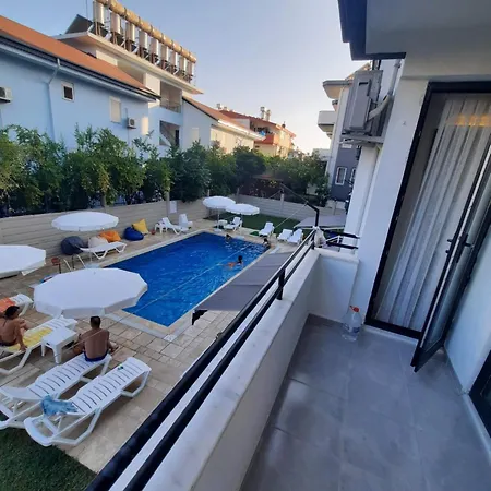 Luxury Pool شقة *